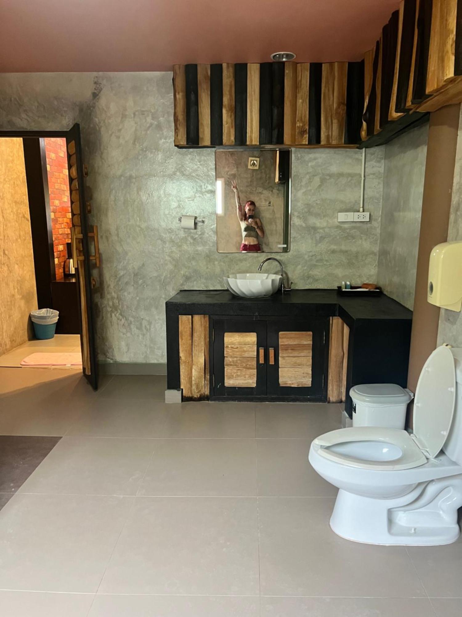 Revolution Kanchanaburi Adventure Hq Ban Chuk Kum Ngoại thất bức ảnh