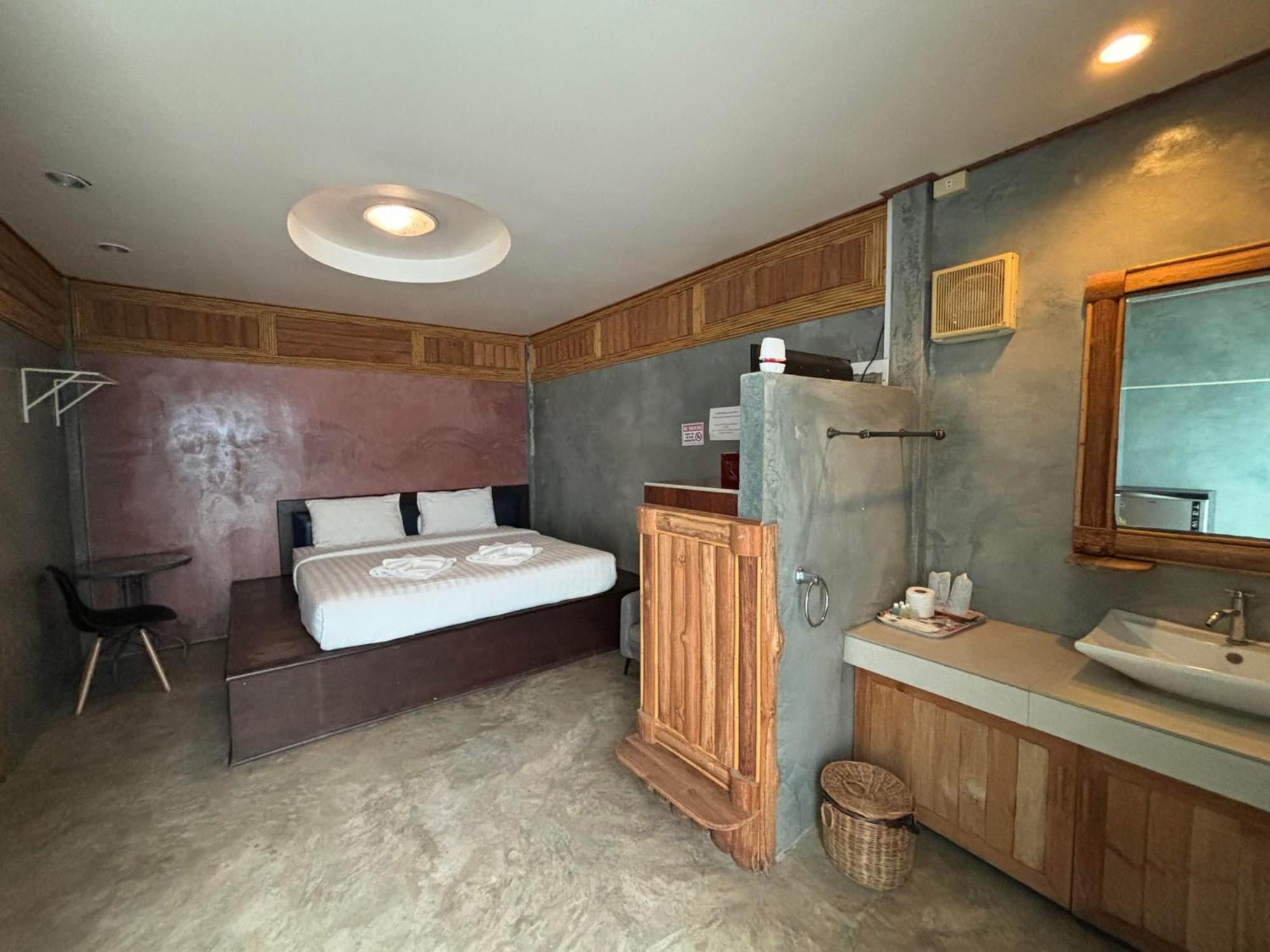 Revolution Kanchanaburi Adventure Hq Ban Chuk Kum Ngoại thất bức ảnh